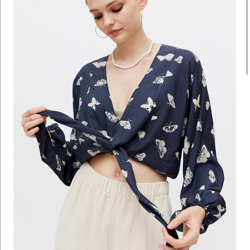 NWT UO cropped tie-waist blouse in butterfly print
